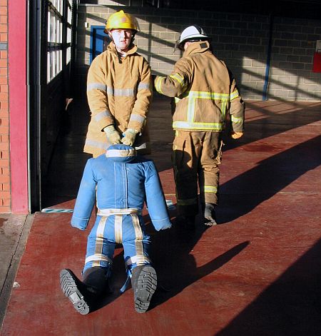 Упражнение по перетаскиванию манекена