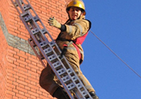 Подъем по пожарной лестнице